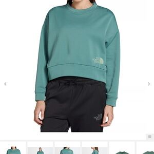 Ladies The Northface sweatshirt